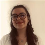 Diplômée d'un master de lettres modernes, je suis là pour vous aider en français.